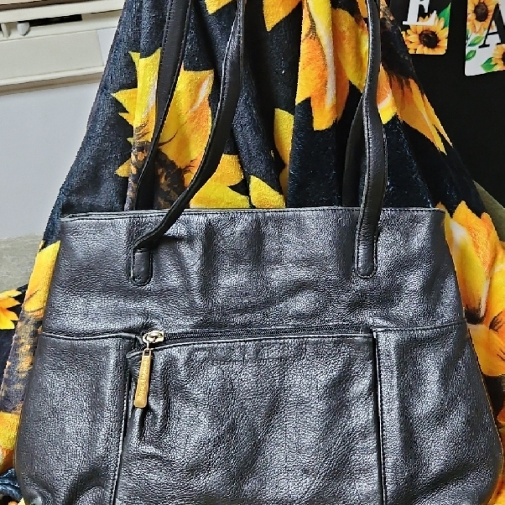 Stone Mountain Accessories Black Shoulder Bag